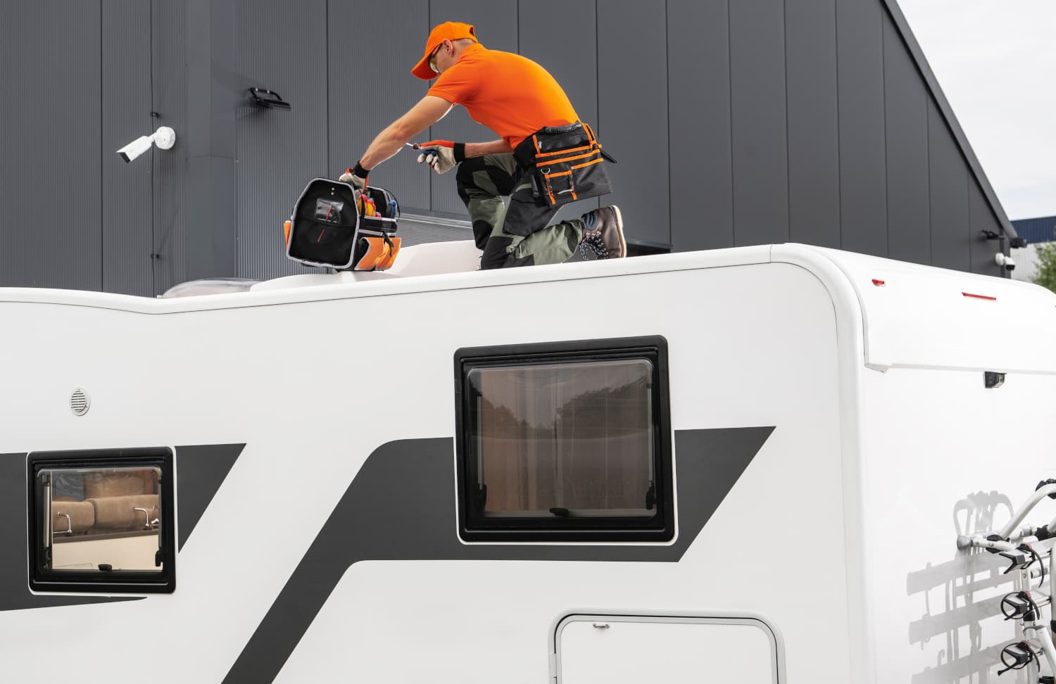 RV ROOF REPAIR PRICE